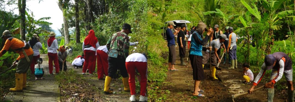 Semangat Bersatu! Kerja Bakti Bersihkan Jalan Sawangan–Bawahan