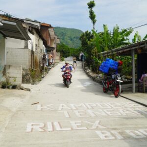 Komitmen Bangun Akses yang Lebih Baik, Pemdes Bulakan Lanjutkan Rabat Beton di Dusun Dukuh Karang